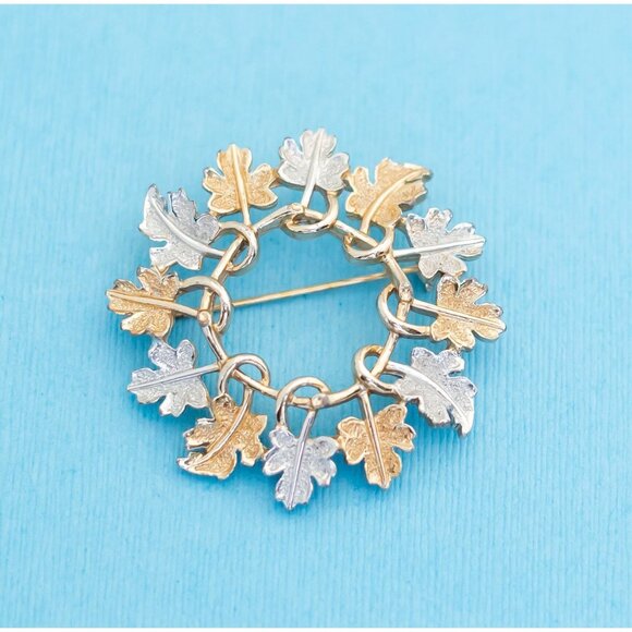 Vintage Ring Of Maple Leaves Brooch by Sarah Coventry - N4 - Picture 1 of 2